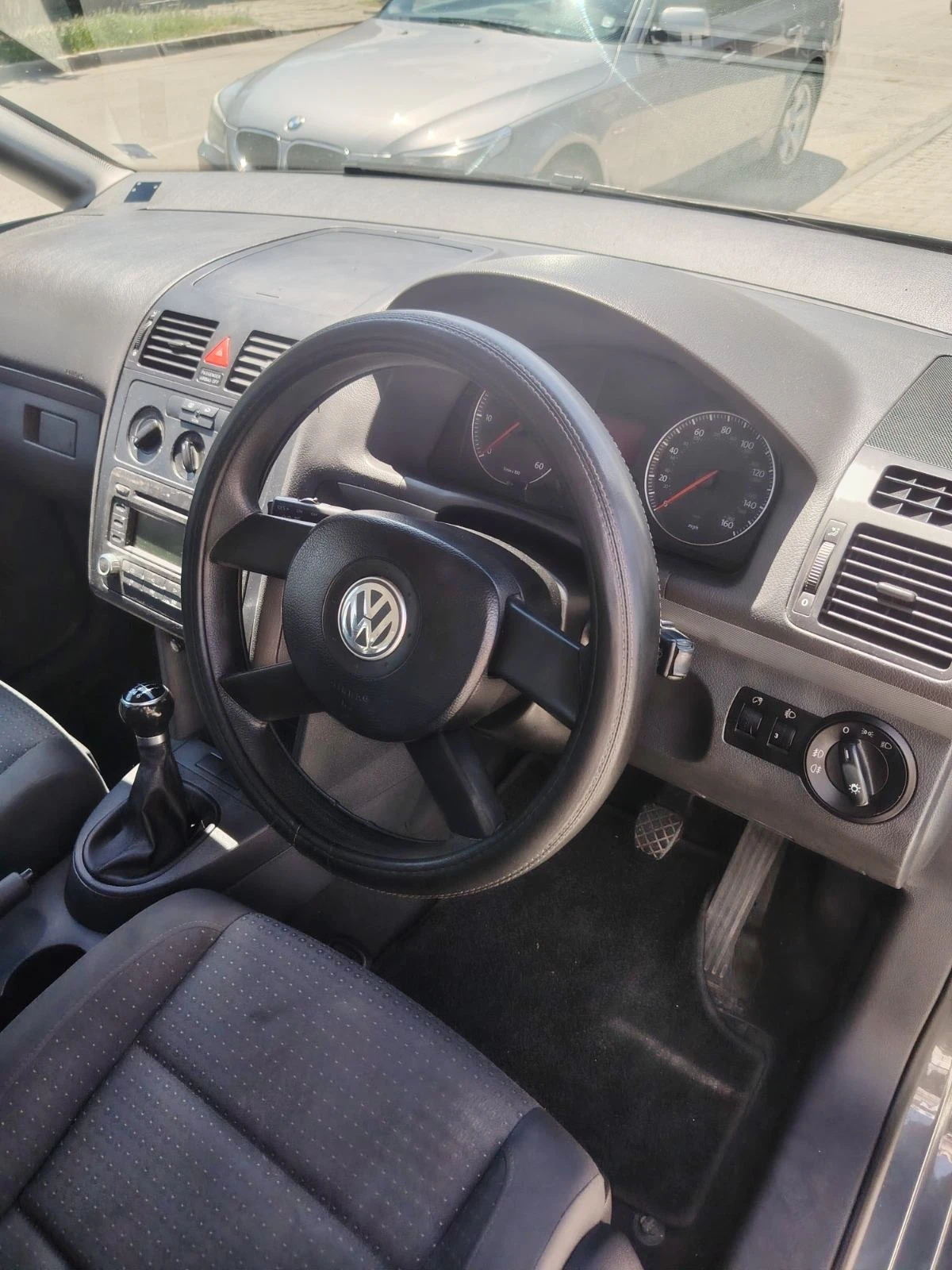 VW Touran 2.0TDI 140 6 СКОРОСТИ ВНОС ОТ АНГЛИЯ, снимка 5 - Автомобили и джипове - 54596888