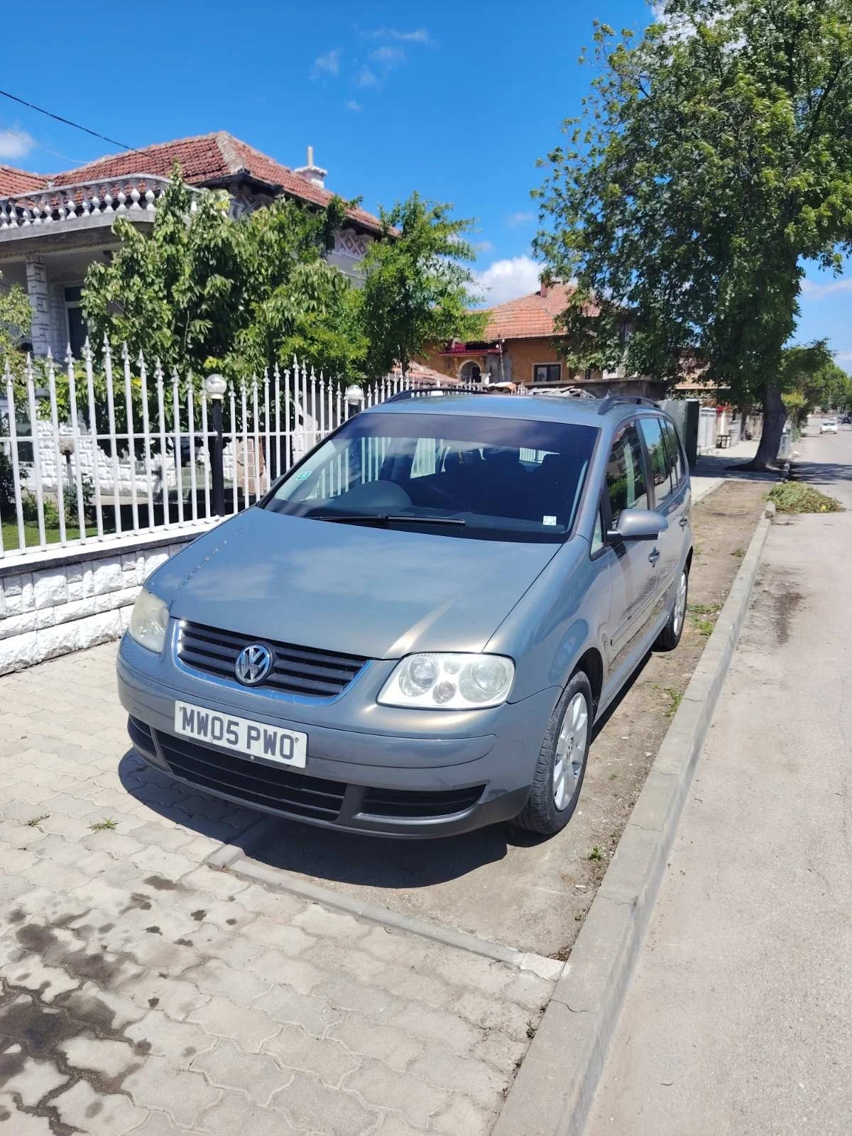 VW Touran 2.0TDI 140 6 СКОРОСТИ ВНОС ОТ АНГЛИЯ, снимка 2 - Автомобили и джипове - 54596888
