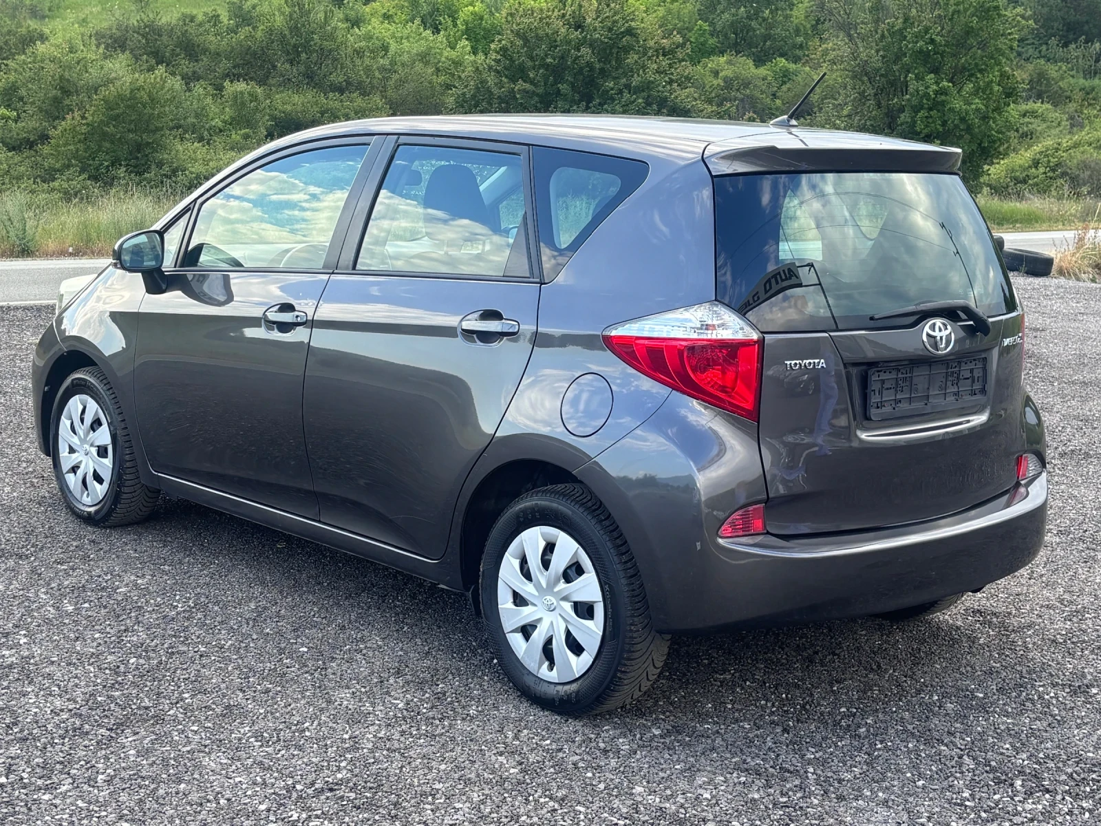 Toyota Verso S 1.3 GPL Automatic, снимка 3 - Автомобили и джипове - 54862850
