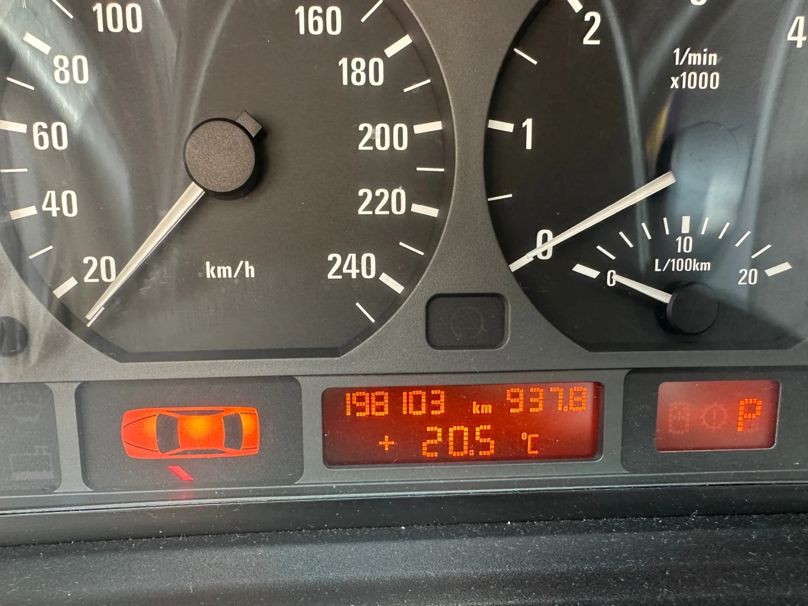 BMW 320, снимка 9 - Автомобили и джипове - 54954592