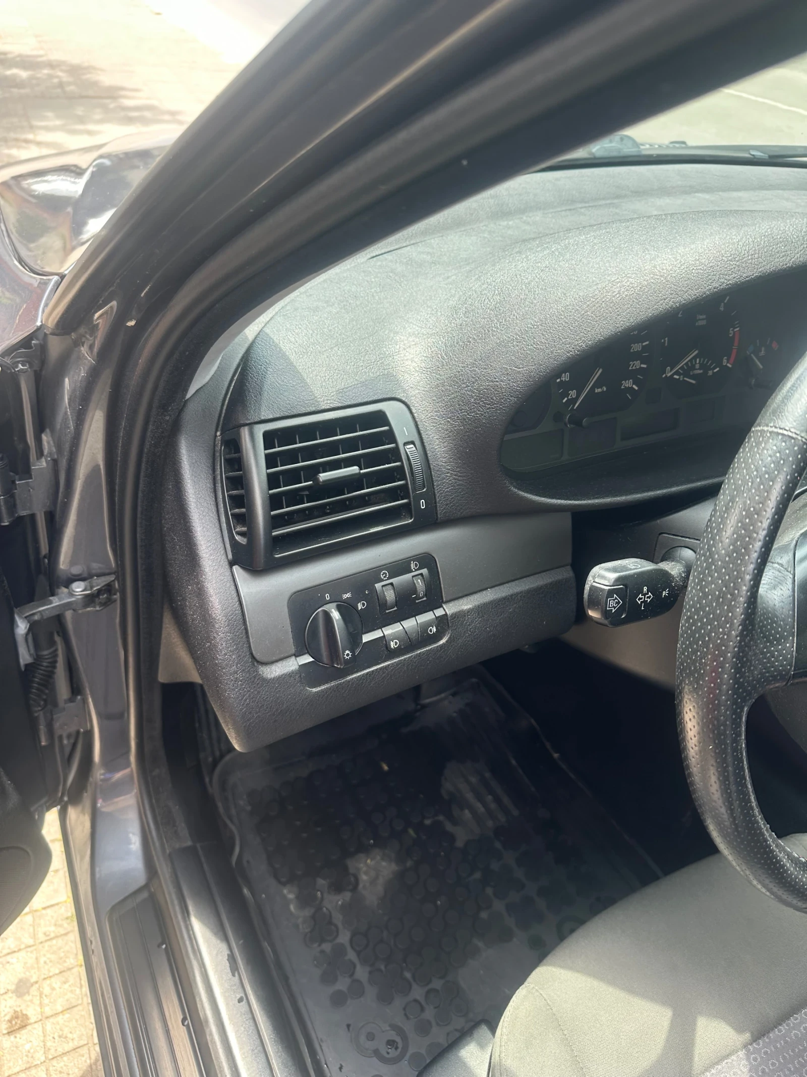 BMW 320, снимка 12 - Автомобили и джипове - 54954592