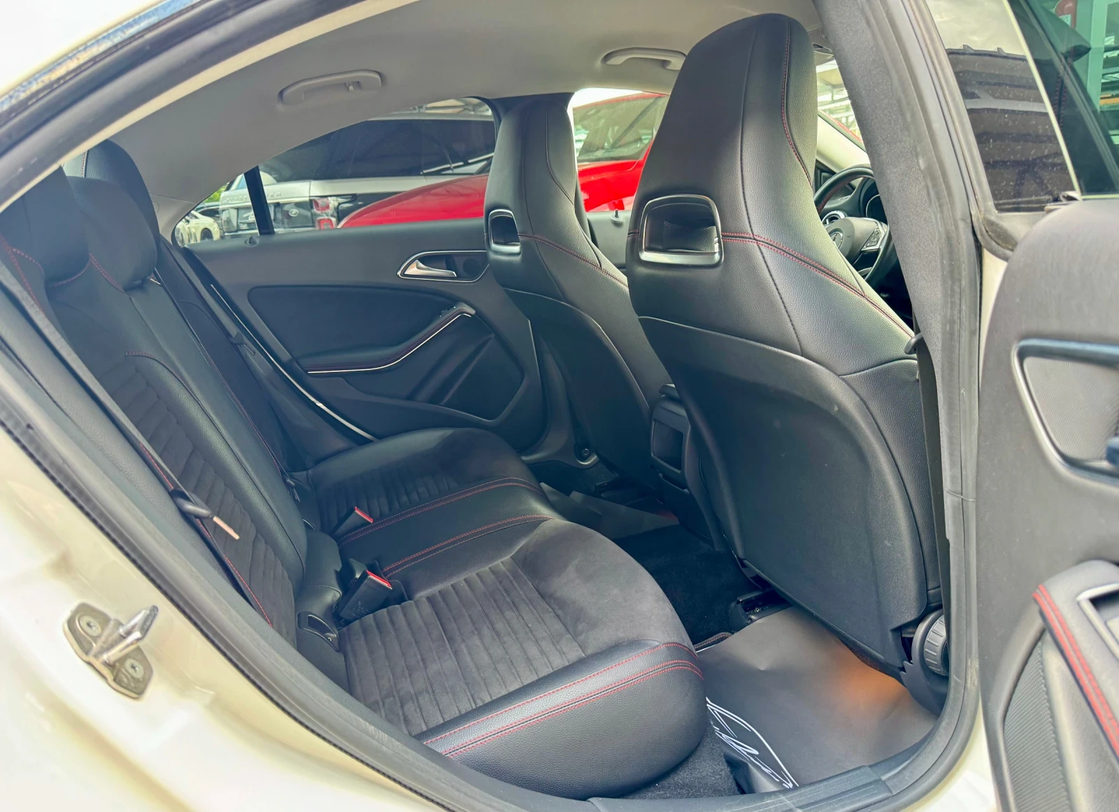 Mercedes-Benz CLA 220 200d#AMG#ALACANTARA#FULLED#KEYLESS#ПОДГРЕВ, снимка 13 - Автомобили и джипове - 55238591