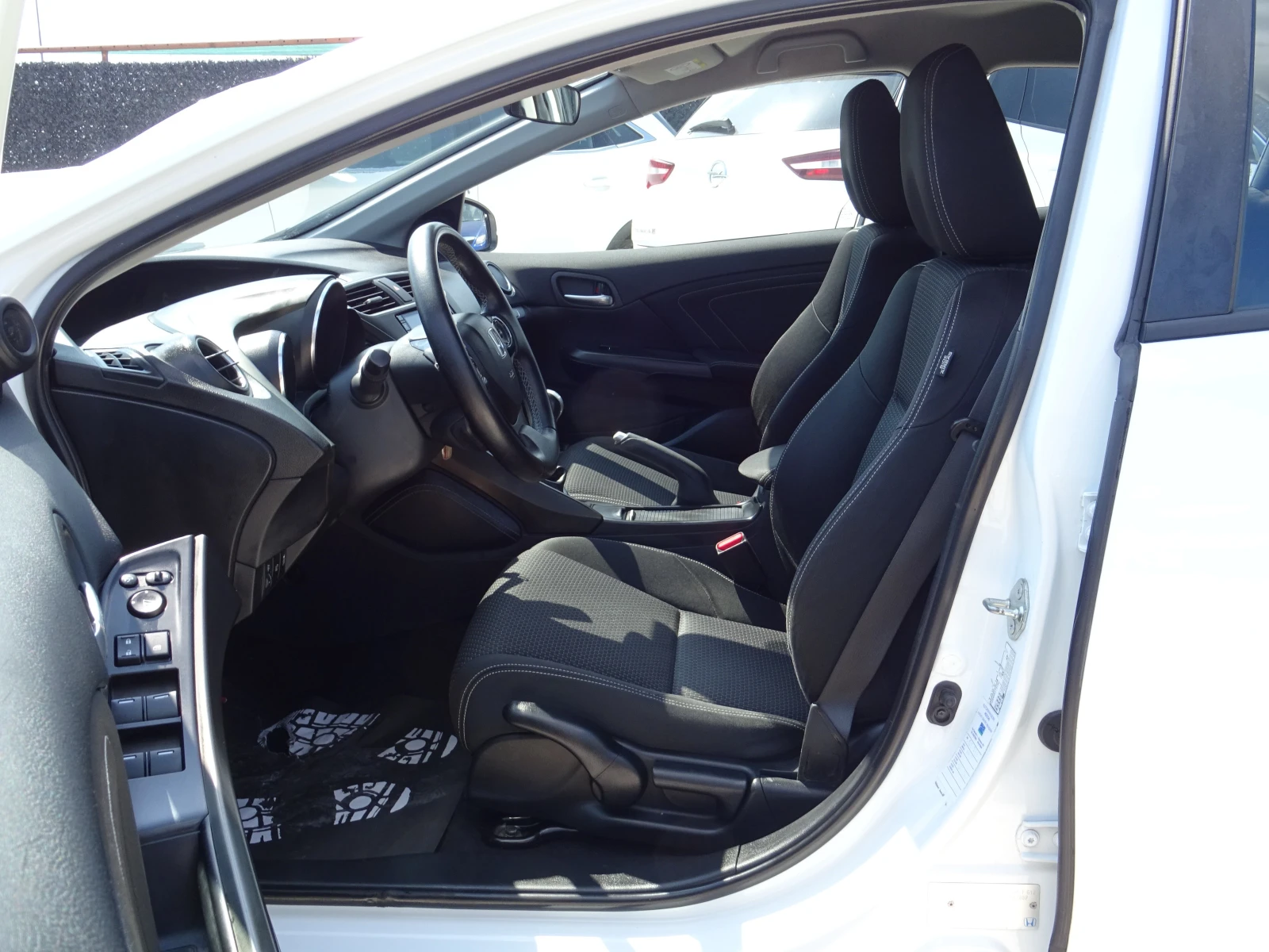 Honda Civic 1.6 i-DTEC Elegance, снимка 9 - Автомобили и джипове - 55530259