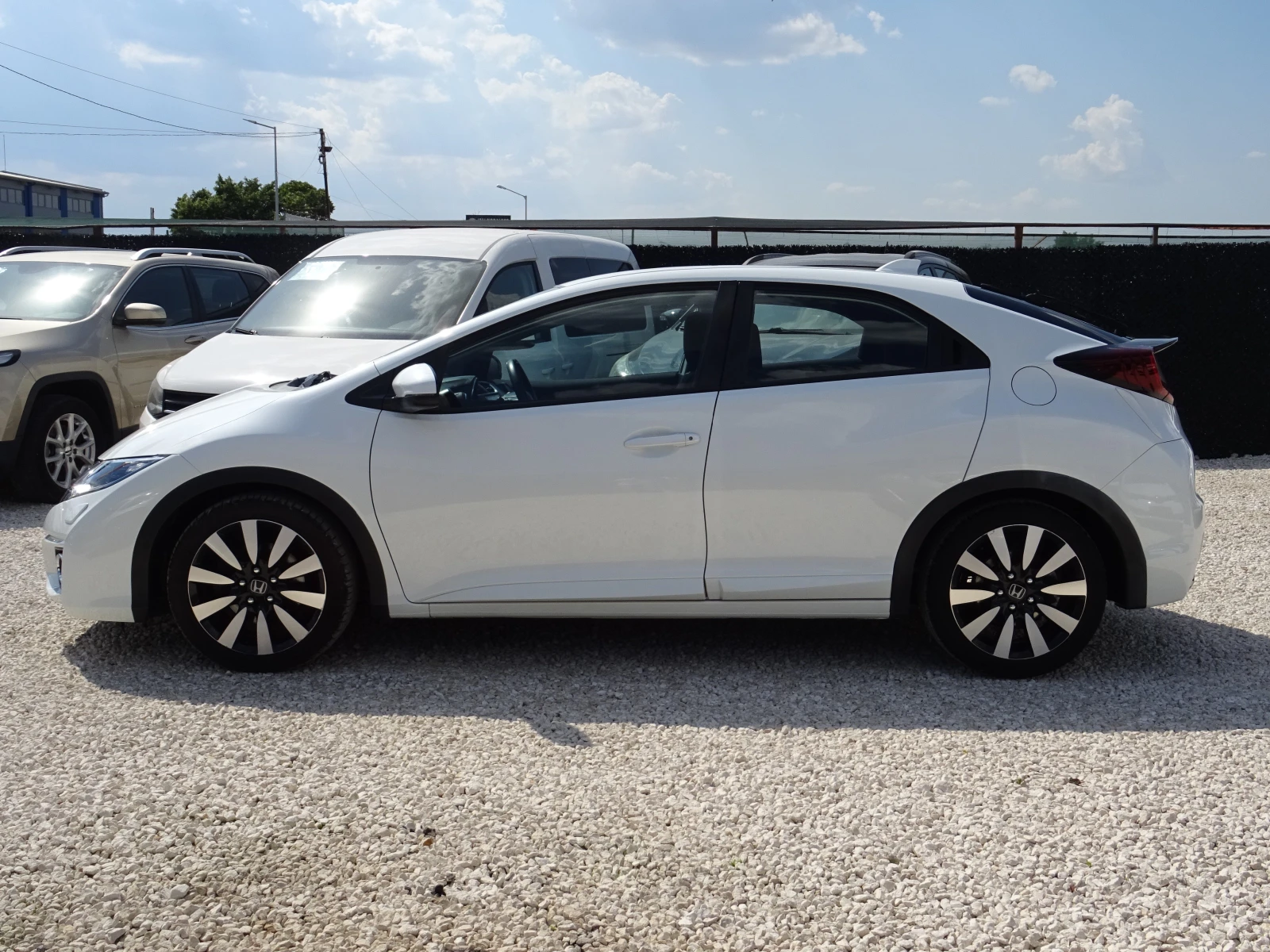 Honda Civic 1.6 i-DTEC Elegance, снимка 2 - Автомобили и джипове - 55530259