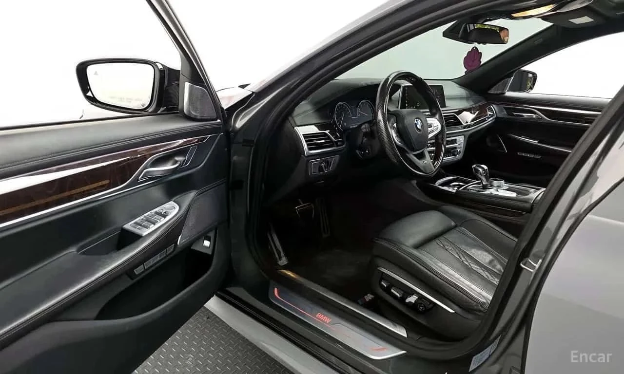 BMW 750, снимка 10 - Автомобили и джипове - 56726664
