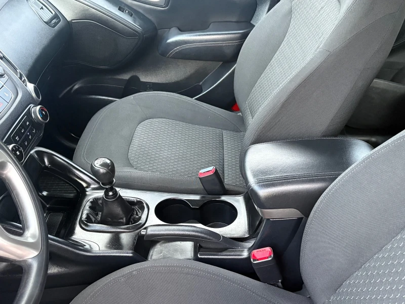 Hyundai IX35, снимка 9 - Автомобили и джипове - 52539293