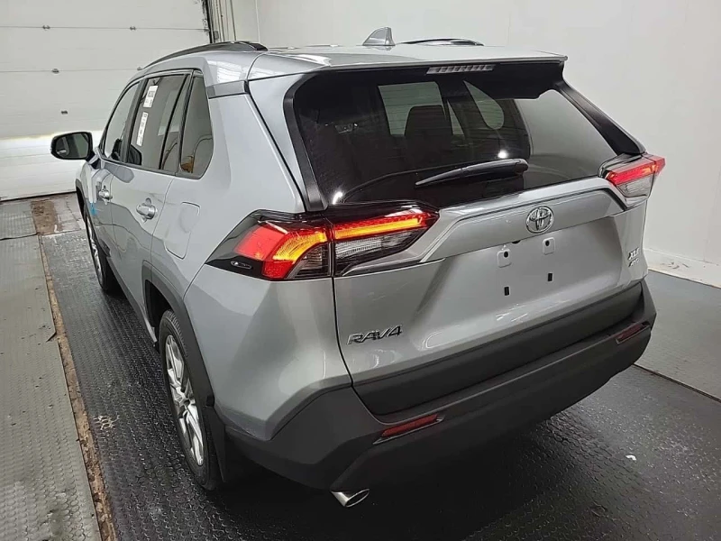 Toyota Rav4 XLE * AWD * DRCC * Lane Assist * Подгреви, снимка 14 - Автомобили и джипове - 53526910