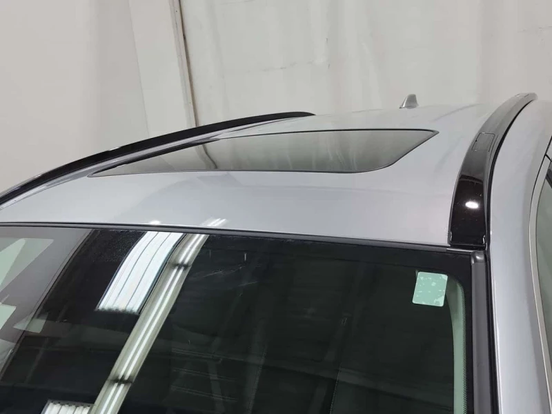 Toyota Rav4 XLE * AWD * DRCC * Lane Assist * Подгреви, снимка 13 - Автомобили и джипове - 53526910