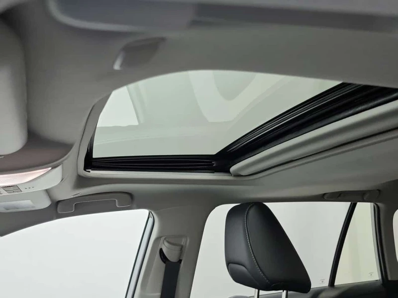 Toyota Rav4 XLE * AWD * DRCC * Lane Assist * Подгреви, снимка 15 - Автомобили и джипове - 53526910