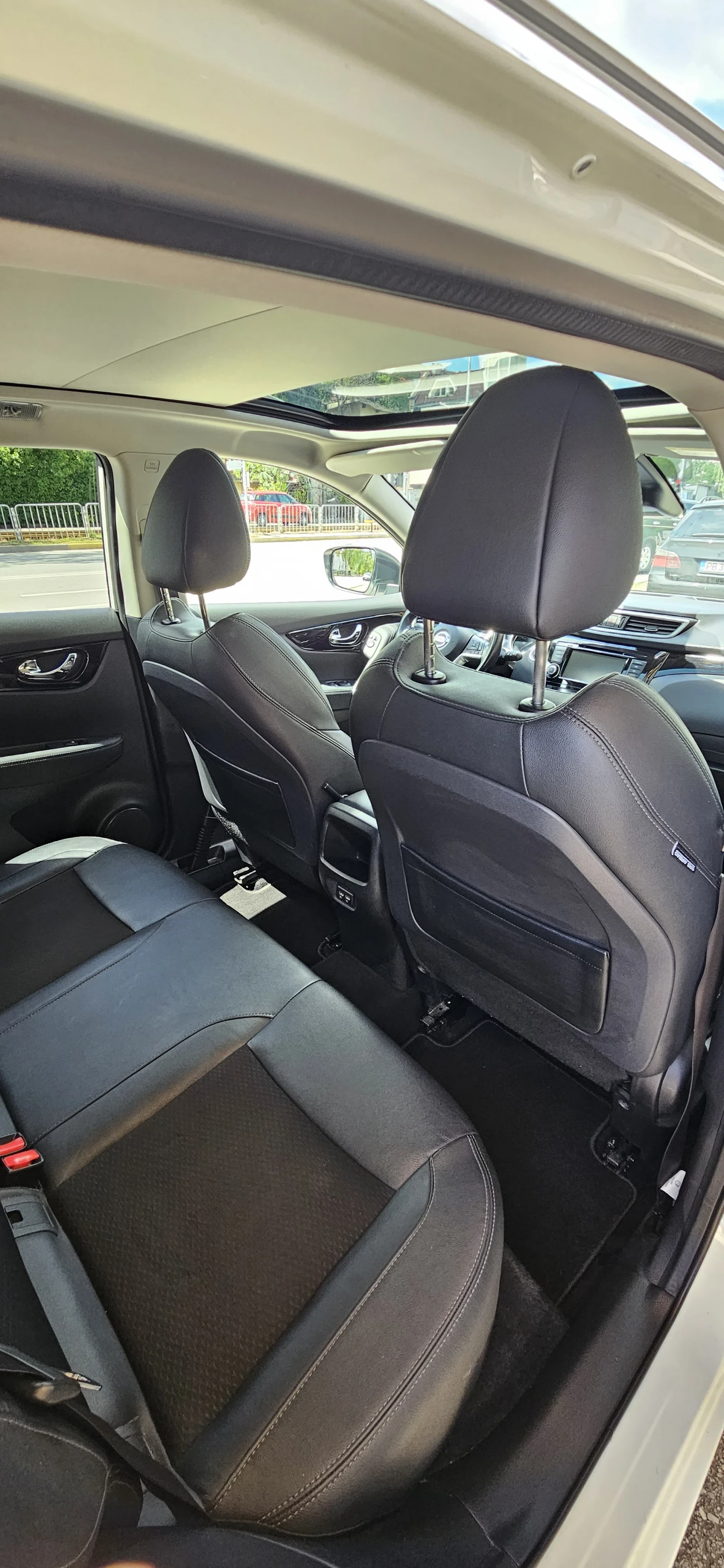 Nissan Qashqai 1.3 DiG-T, Фейслифт, Бяла перла, снимка 7 - Автомобили и джипове - 55058365