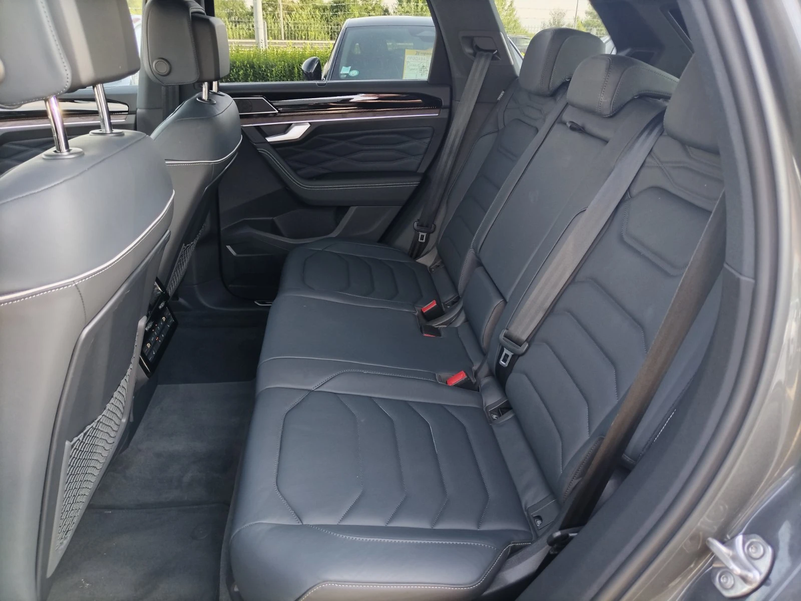 VW Touareg 3.0TDI/286 к.с./4MOTION/R-Line, снимка 16 - Автомобили и джипове - 55380041