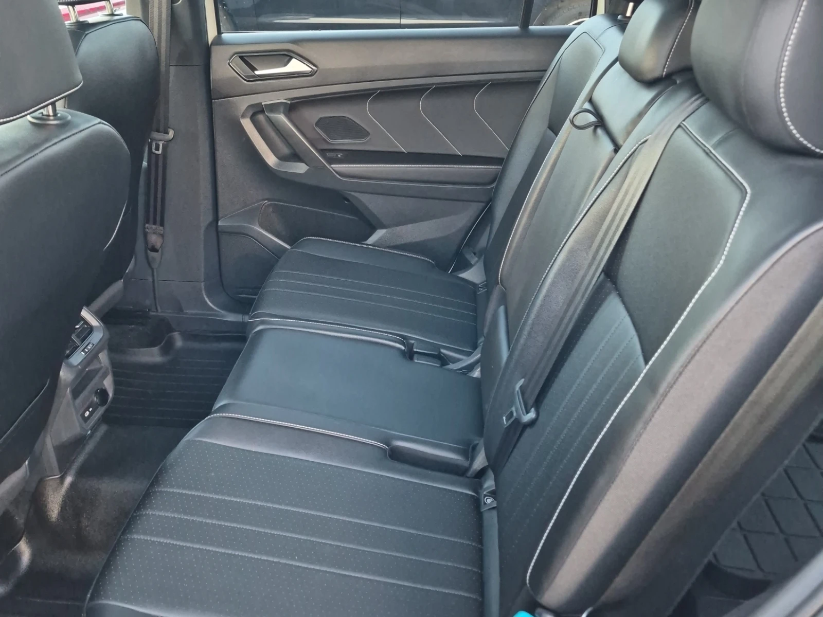 VW Tiguan COMFORTLINE R-LINE BLACK EDITION, АВТОКРЕДИТ, снимка 11 - Автомобили и джипове - 56063129