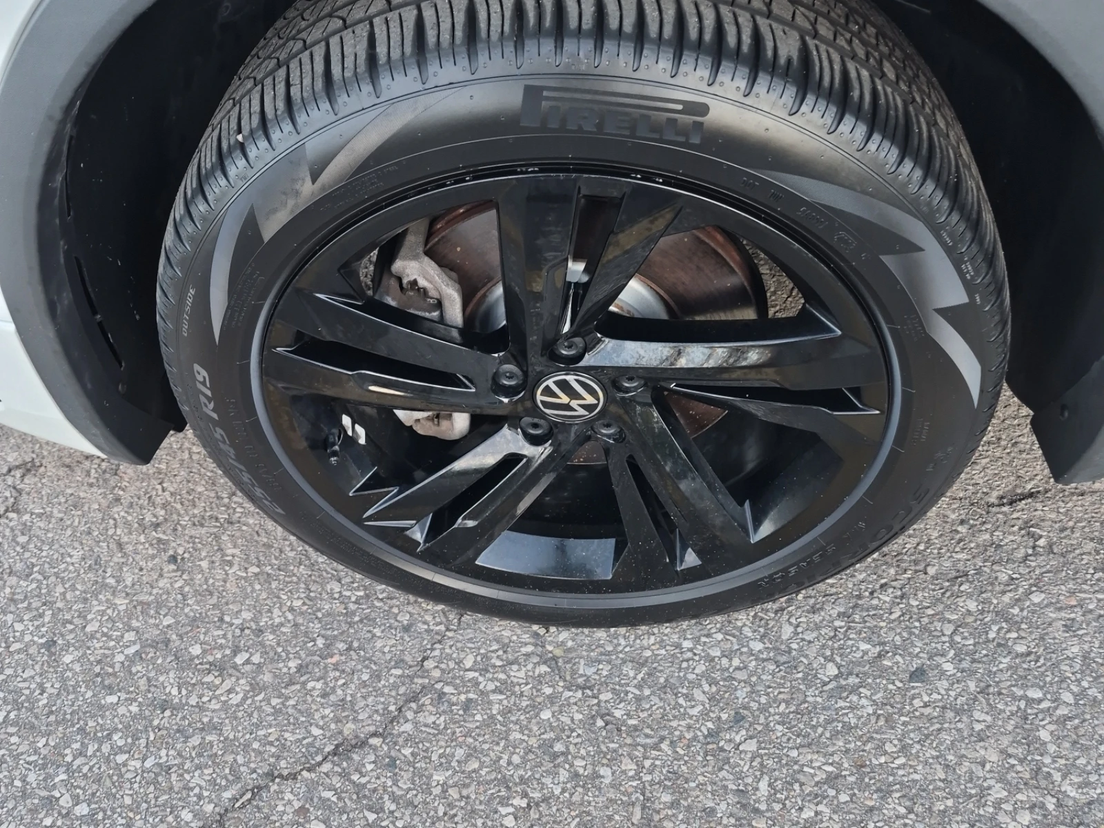VW Tiguan COMFORTLINE R-LINE BLACK EDITION, АВТОКРЕДИТ, снимка 7 - Автомобили и джипове - 56063129