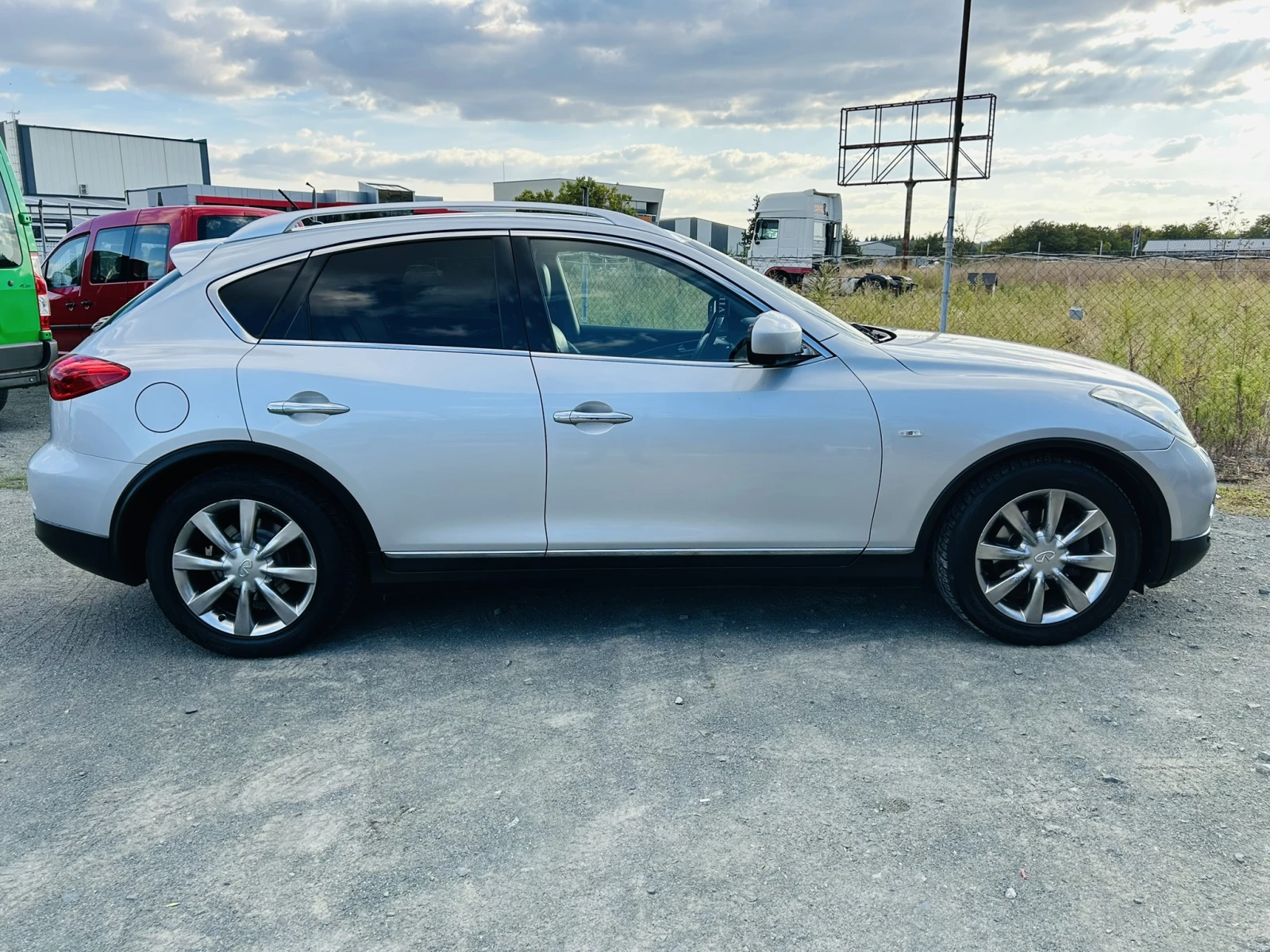 Infiniti Ex37 3.7* LPG* 360Camera* DISTR* KeyLess* BOSE* NAVI, снимка 6 - Автомобили и джипове - 56310746