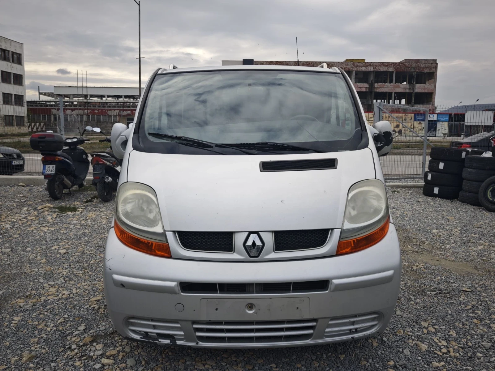 Renault Trafic, снимка 2 - Бусове и автобуси - 56747153