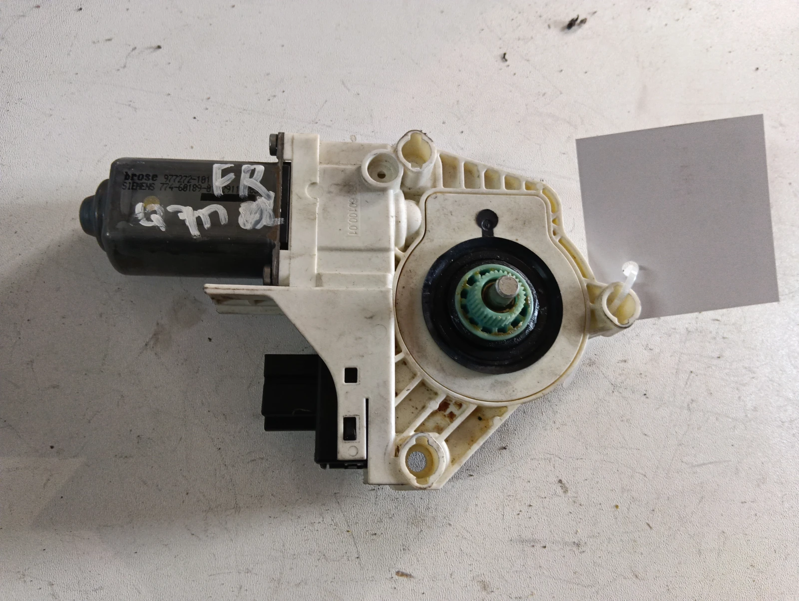 ел.машинка за предно дясн 4L0959802B Audi Q7