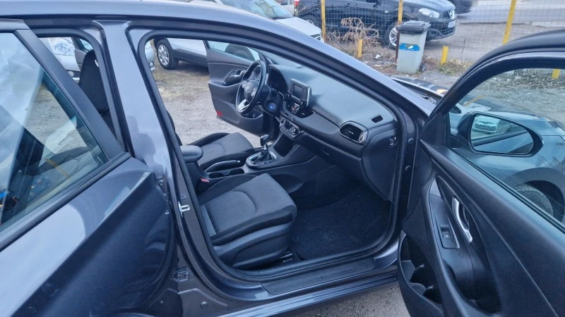 Hyundai I30 1.6 CRDi EUR.6, снимка 12 - Автомобили и джипове - 39794685