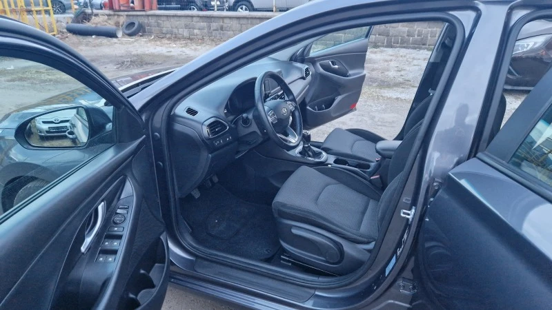 Hyundai I30 1.6 CRDi EUR.6, снимка 9 - Автомобили и джипове - 39794685