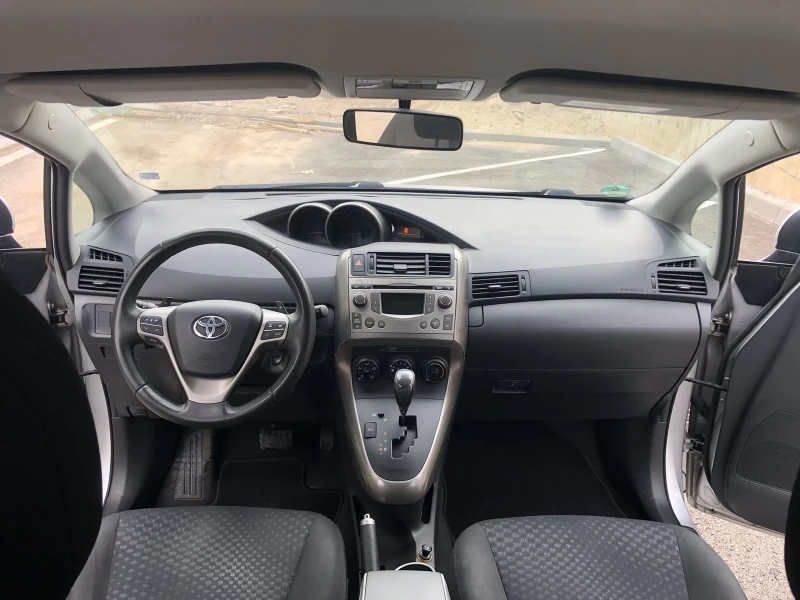 Toyota Verso 1, 8 vvti Автоматик , снимка 10 - Автомобили и джипове - 46995865