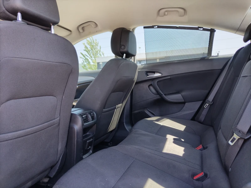 Opel Insignia 2.0CDTI/130к.с, снимка 13 - Автомобили и джипове - 50796676