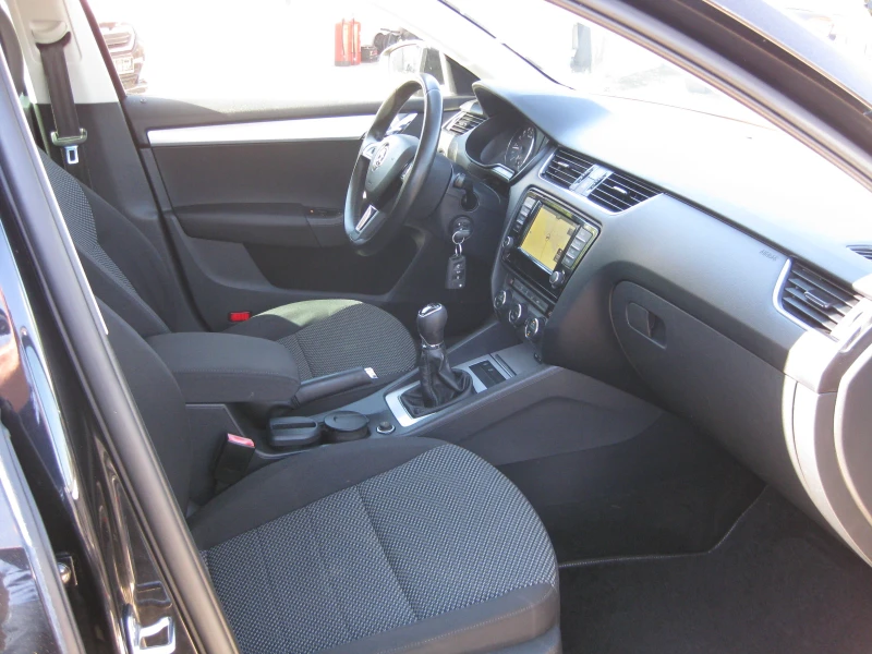 Skoda Octavia 1.6 TDI, снимка 12 - Автомобили и джипове - 52297700