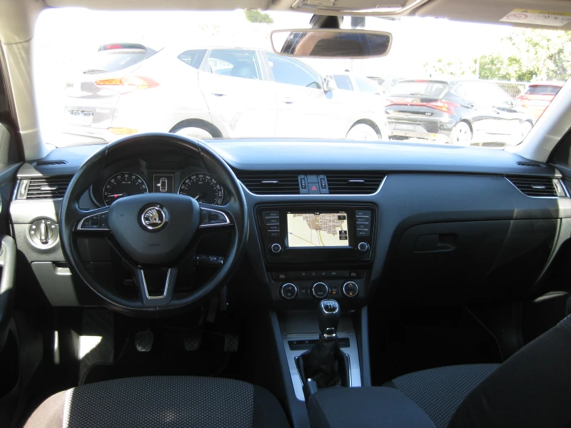 Skoda Octavia 1.6 TDI, снимка 11 - Автомобили и джипове - 52297700