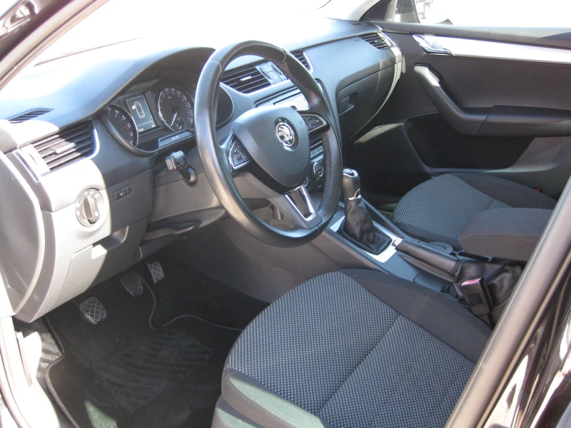 Skoda Octavia 1.6 TDI, снимка 9 - Автомобили и джипове - 52297700