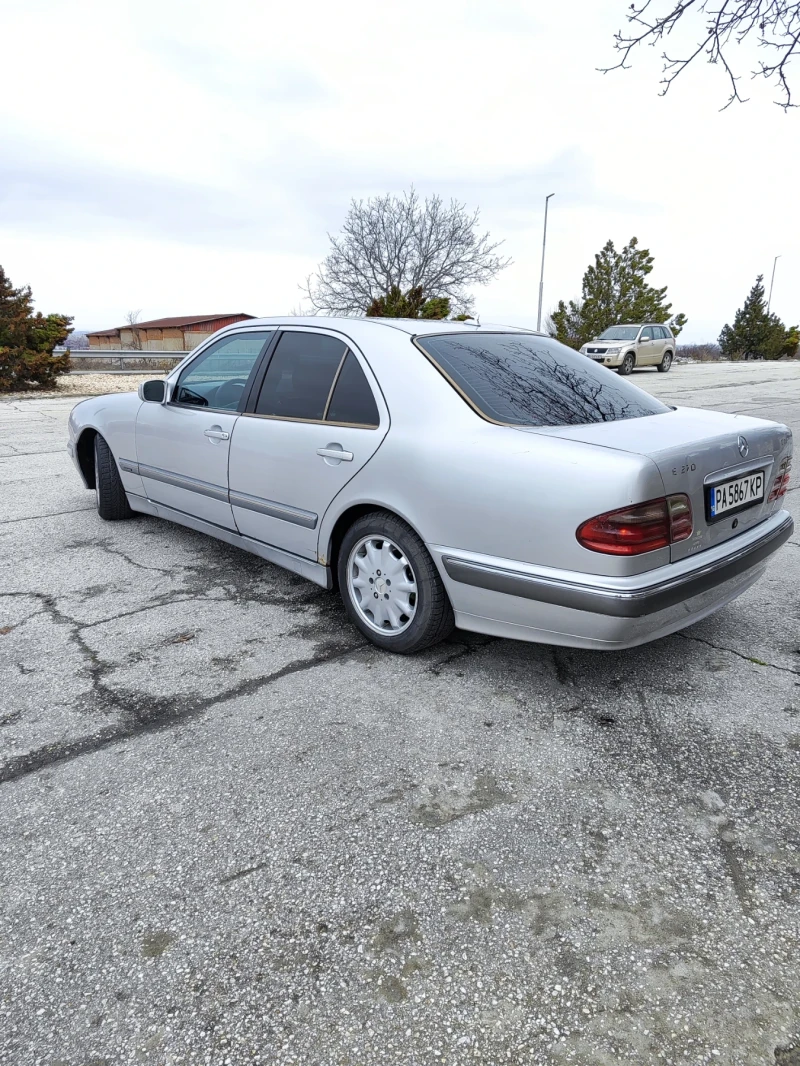 Mercedes-Benz E 270, снимка 5 - Автомобили и джипове - 53456736