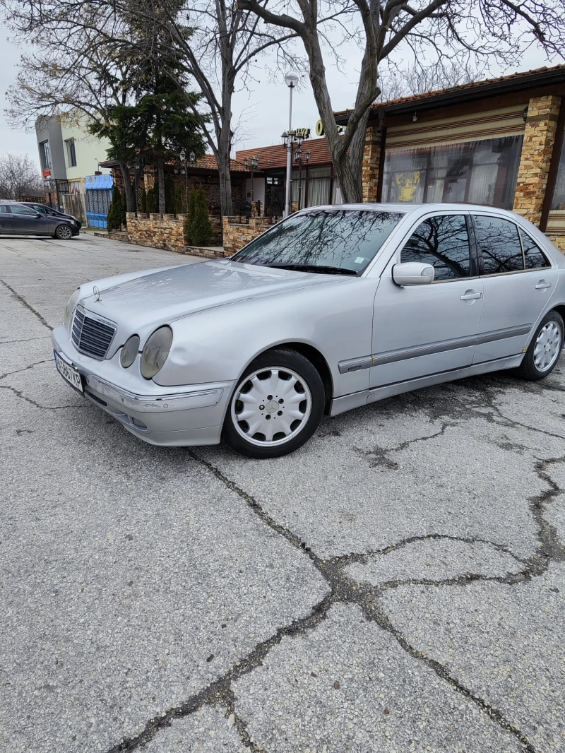 Mercedes-Benz E 270, снимка 2 - Автомобили и джипове - 53456736