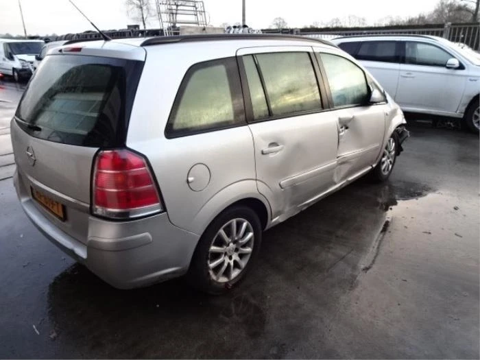 Opel Zafira 1.9 CDTI , 150 к.с., снимка 3 - Автомобили и джипове - 46654809