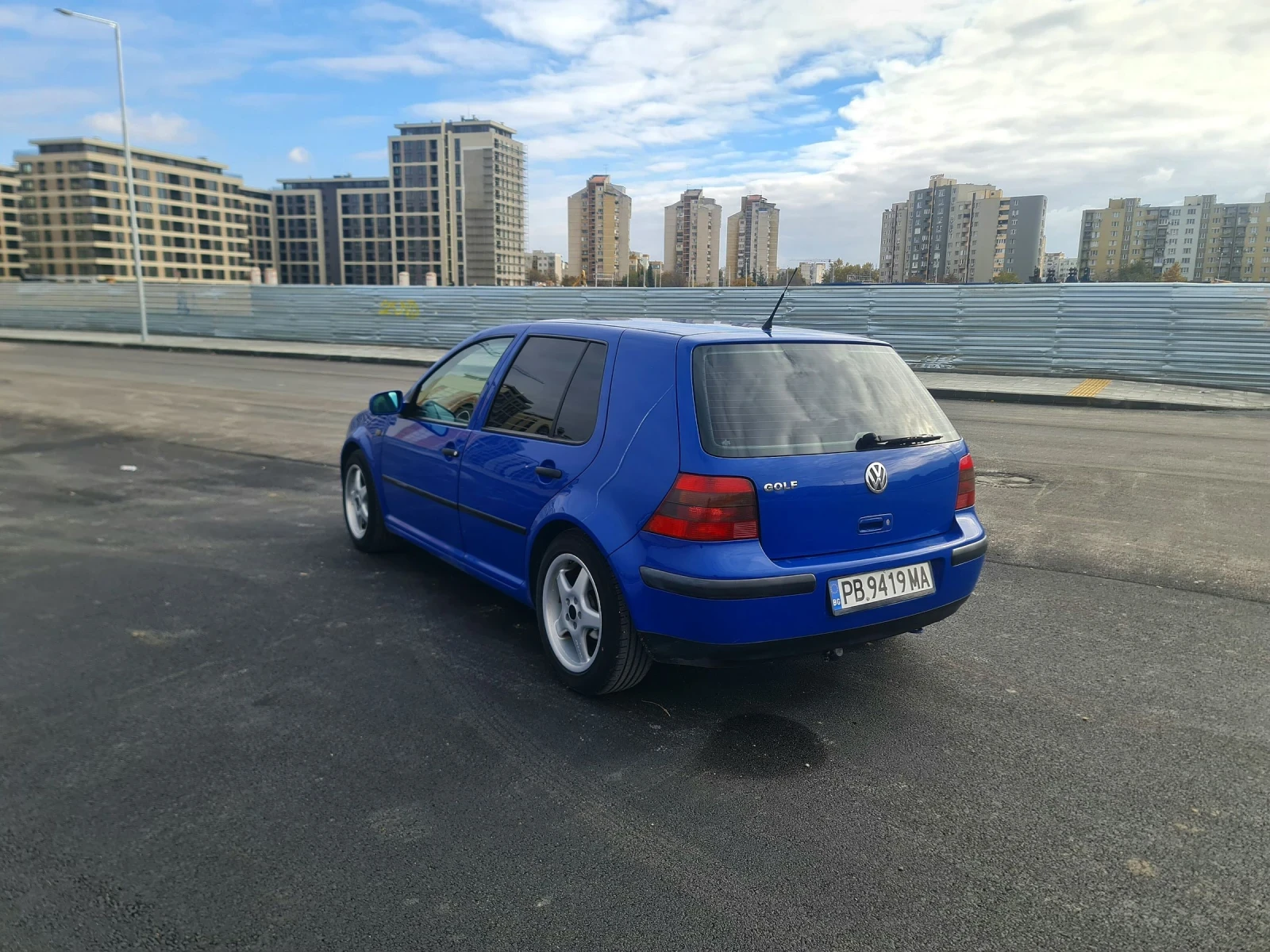 VW Golf 1.6 SR ГАЗ - изображение 3