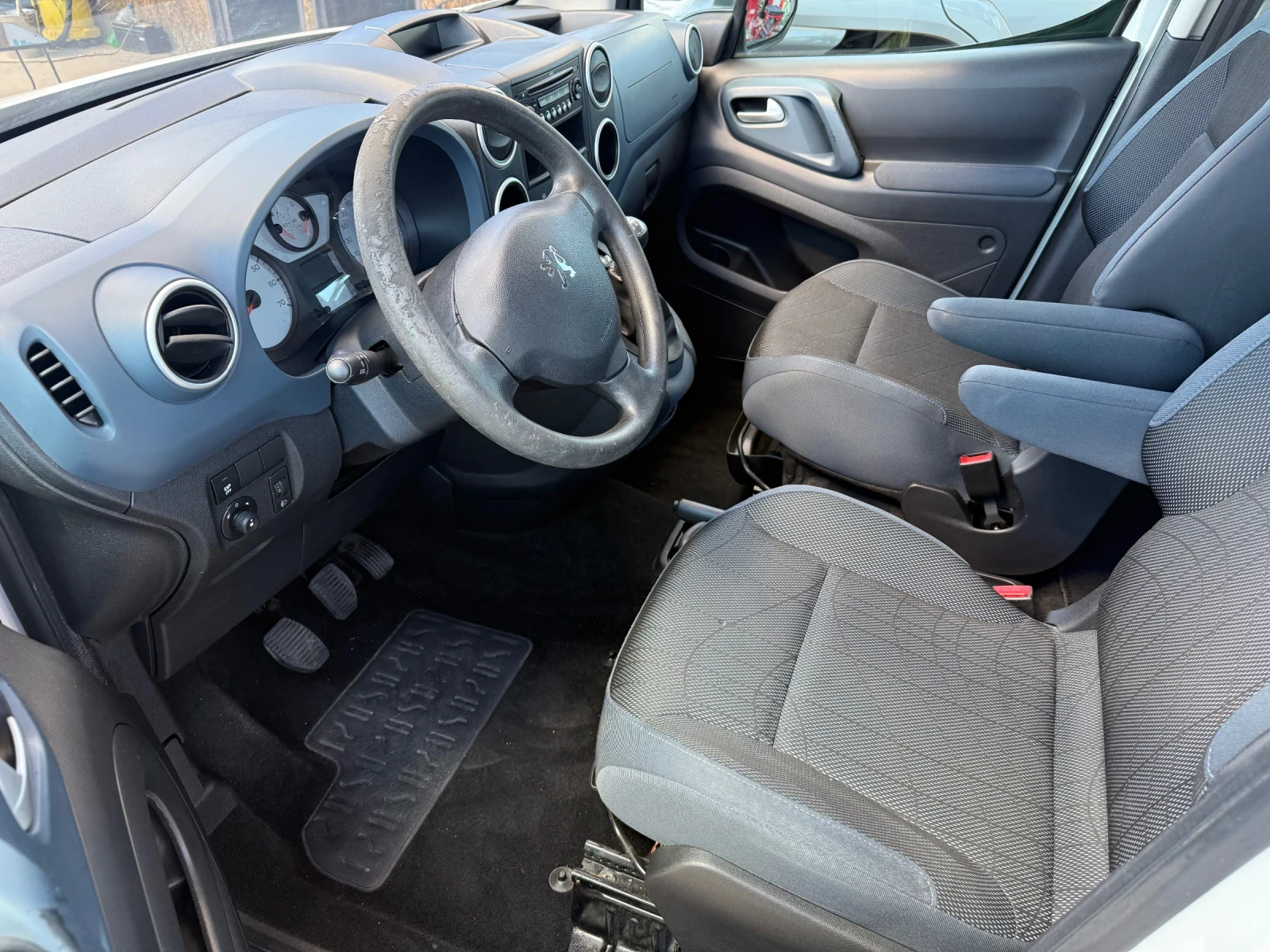 Peugeot Partner 1.6i.  110к.с Като ново!119000км.!!!! - изображение 9