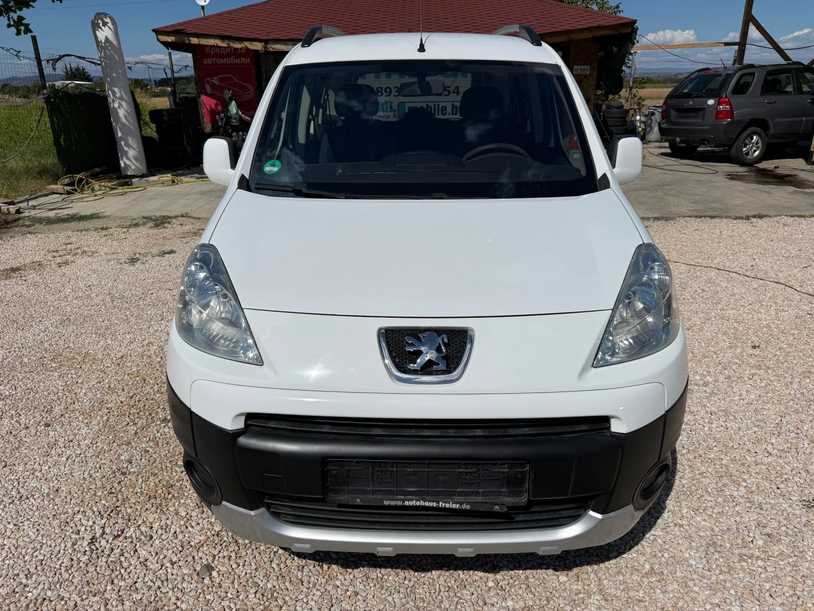 Peugeot Partner 1.6i.  110к.с Като ново!119000км.!!!! - изображение 2
