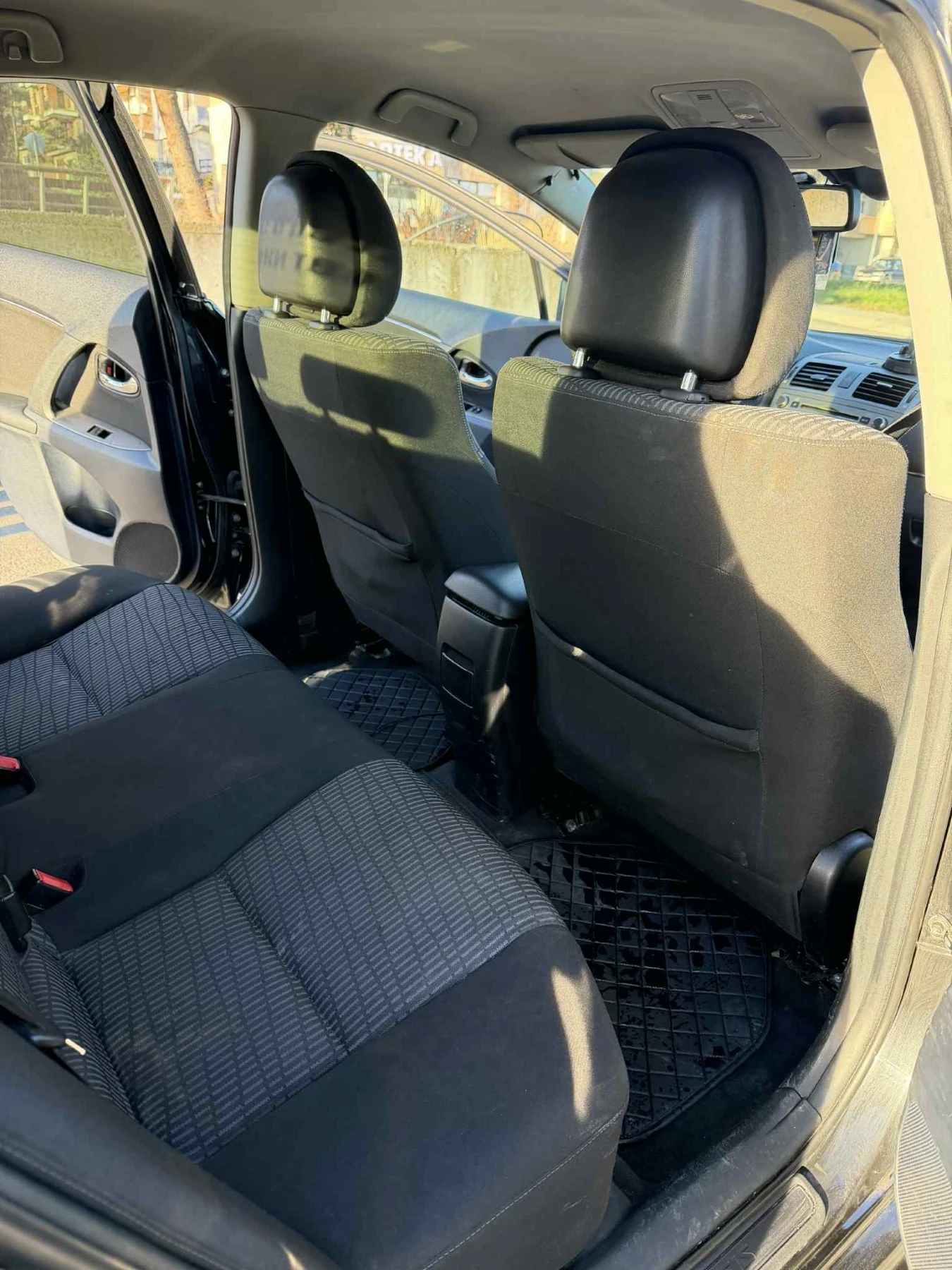 Toyota Avensis Седан - изображение 8