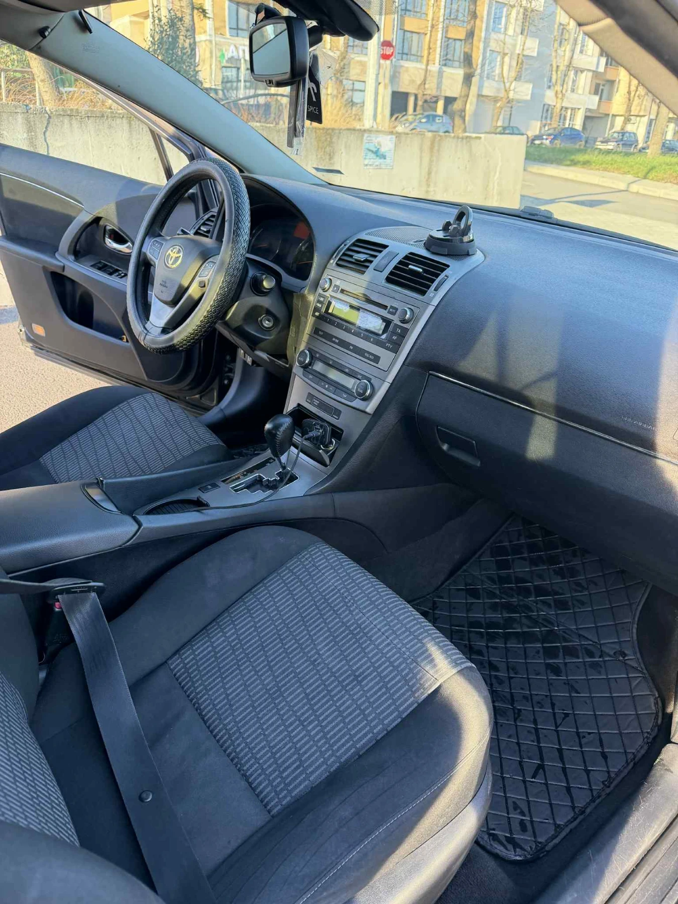 Toyota Avensis Седан - изображение 6