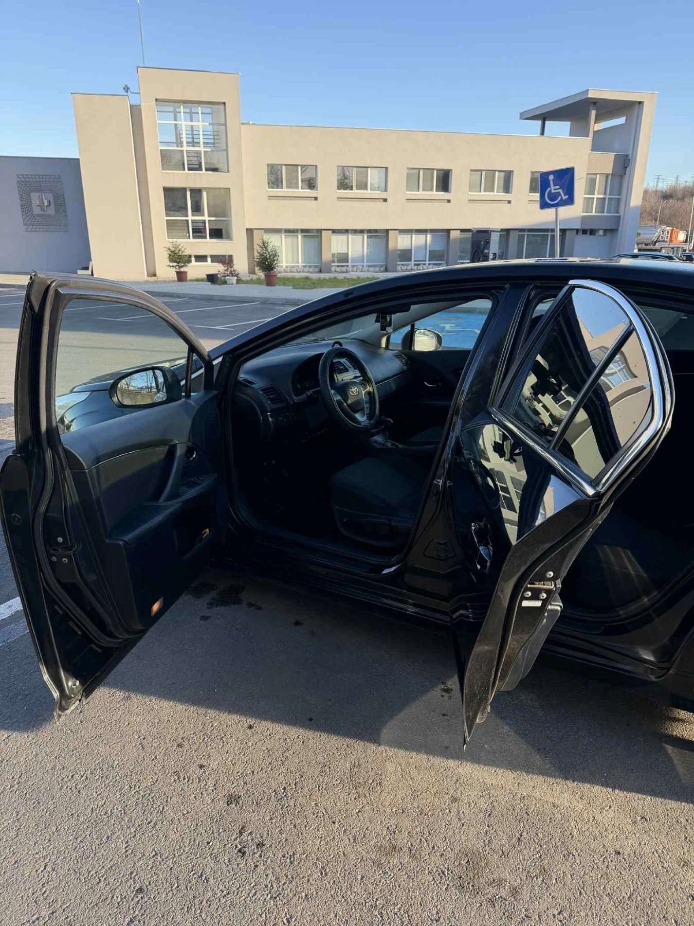 Toyota Avensis Седан - изображение 3