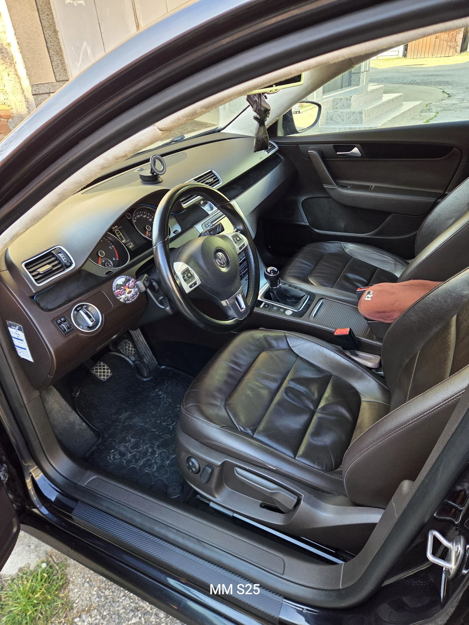 VW Passat 1.6 tdi 105, снимка 5 - Автомобили и джипове - 53827050