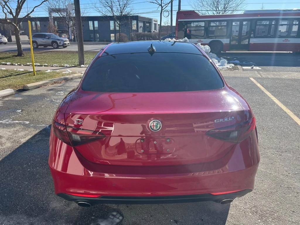 Alfa Romeo Giulia Ti Q4 | Harman/Kardon| Подгрев| , снимка 5 - Автомобили и джипове - 53929286