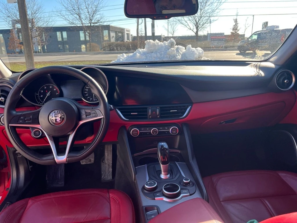Alfa Romeo Giulia Ti Q4 | Harman/Kardon| Подгрев| , снимка 8 - Автомобили и джипове - 53929286