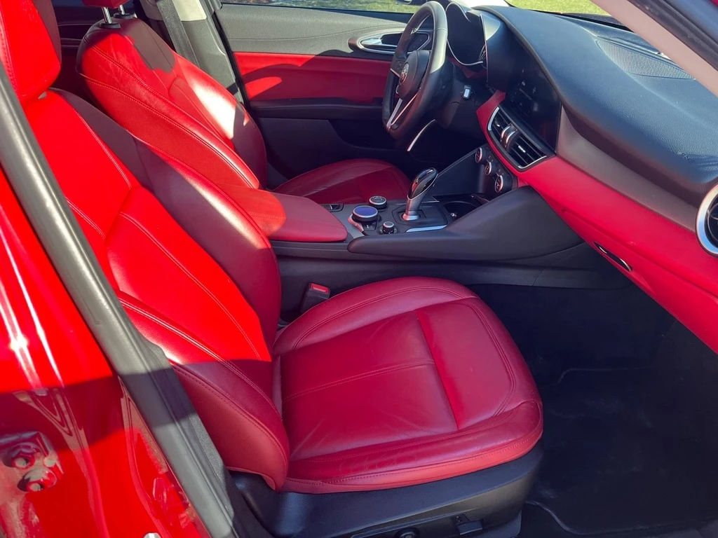 Alfa Romeo Giulia Ti Q4 | Harman/Kardon| Подгрев| , снимка 12 - Автомобили и джипове - 53929286