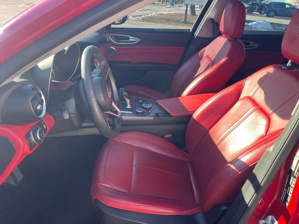 Alfa Romeo Giulia Ti Q4 | Harman/Kardon| Подгрев| , снимка 9 - Автомобили и джипове - 53929286