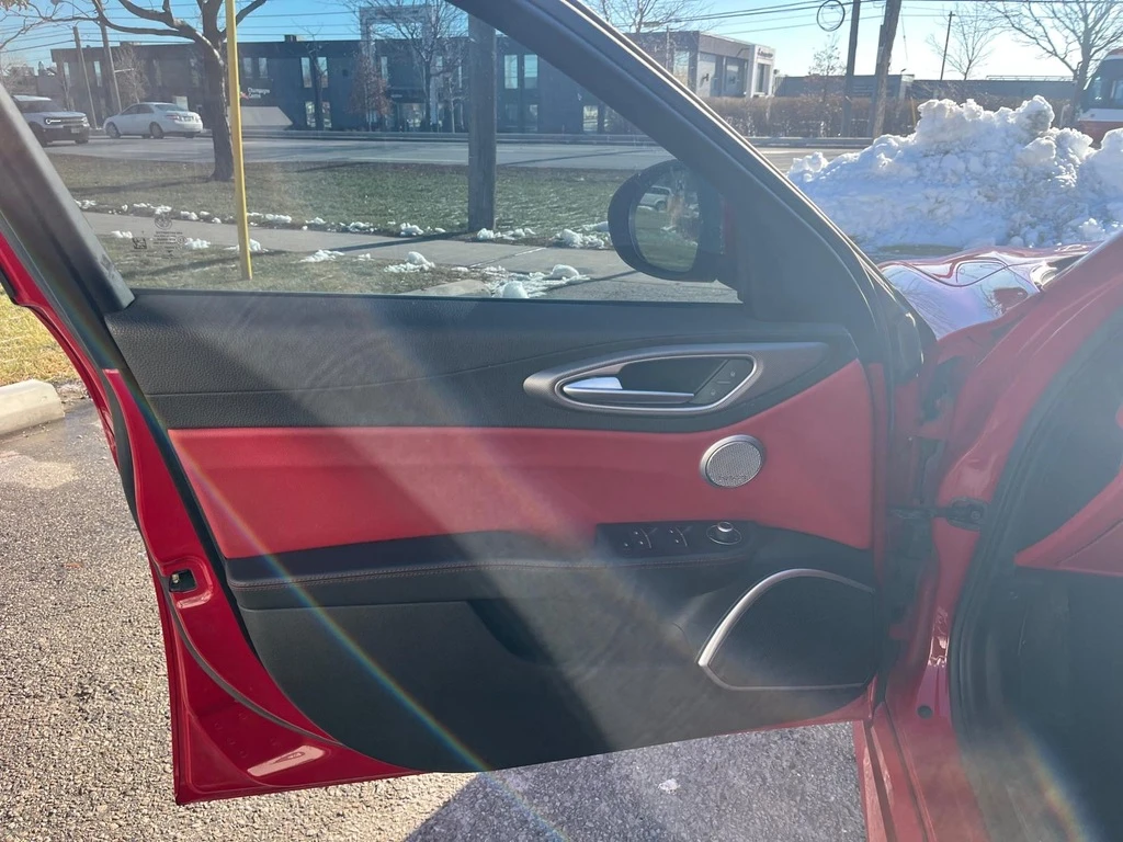 Alfa Romeo Giulia Ti Q4 | Harman/Kardon| Подгрев| , снимка 10 - Автомобили и джипове - 53929286