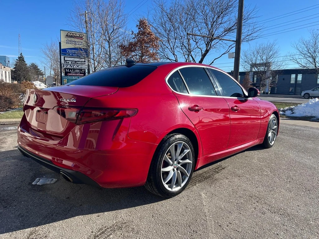 Alfa Romeo Giulia Ti Q4 | Harman/Kardon| Подгрев| , снимка 4 - Автомобили и джипове - 53929286