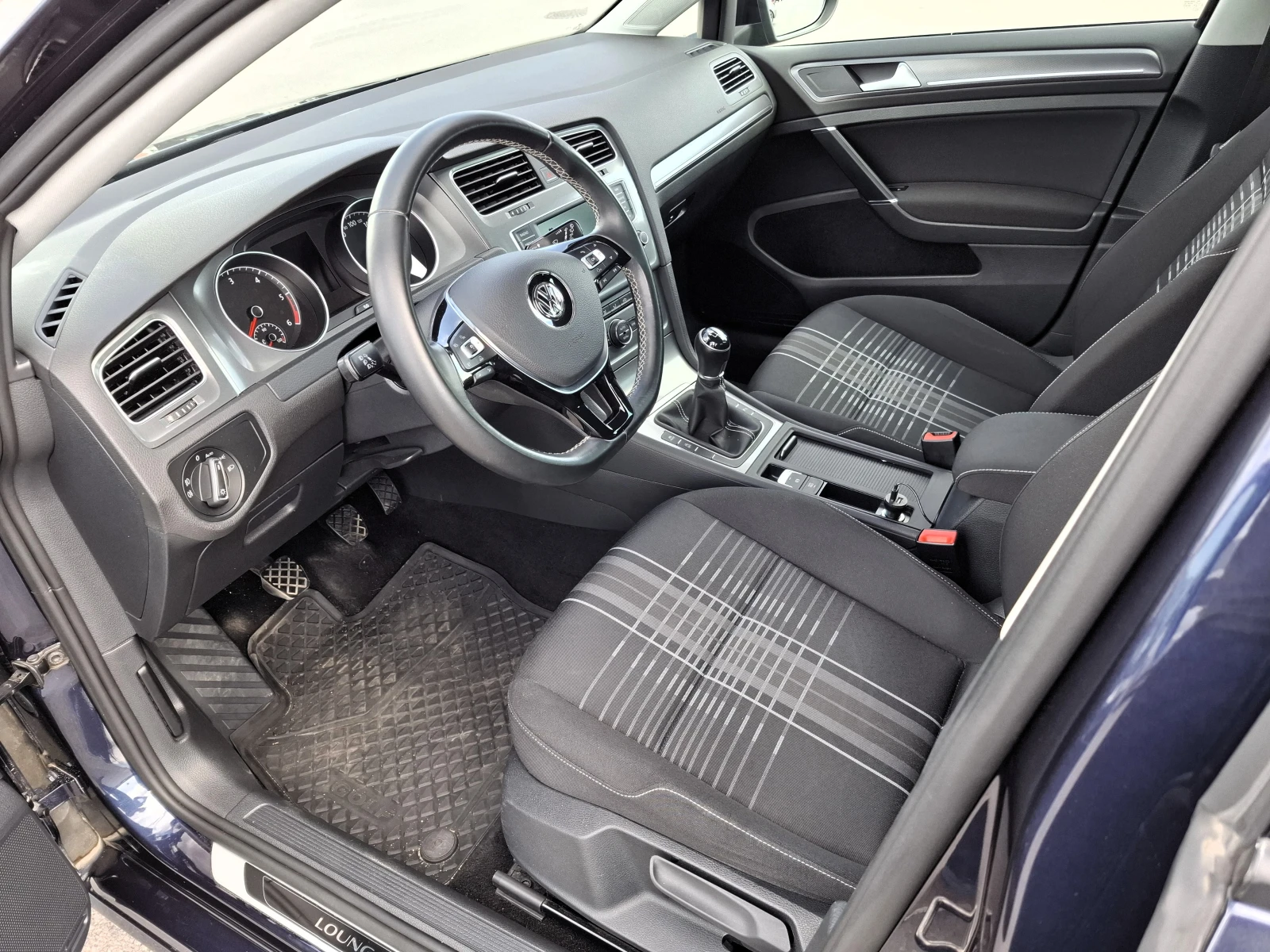 VW Golf 2.0 TDI, снимка 10 - Автомобили и джипове - 54900303