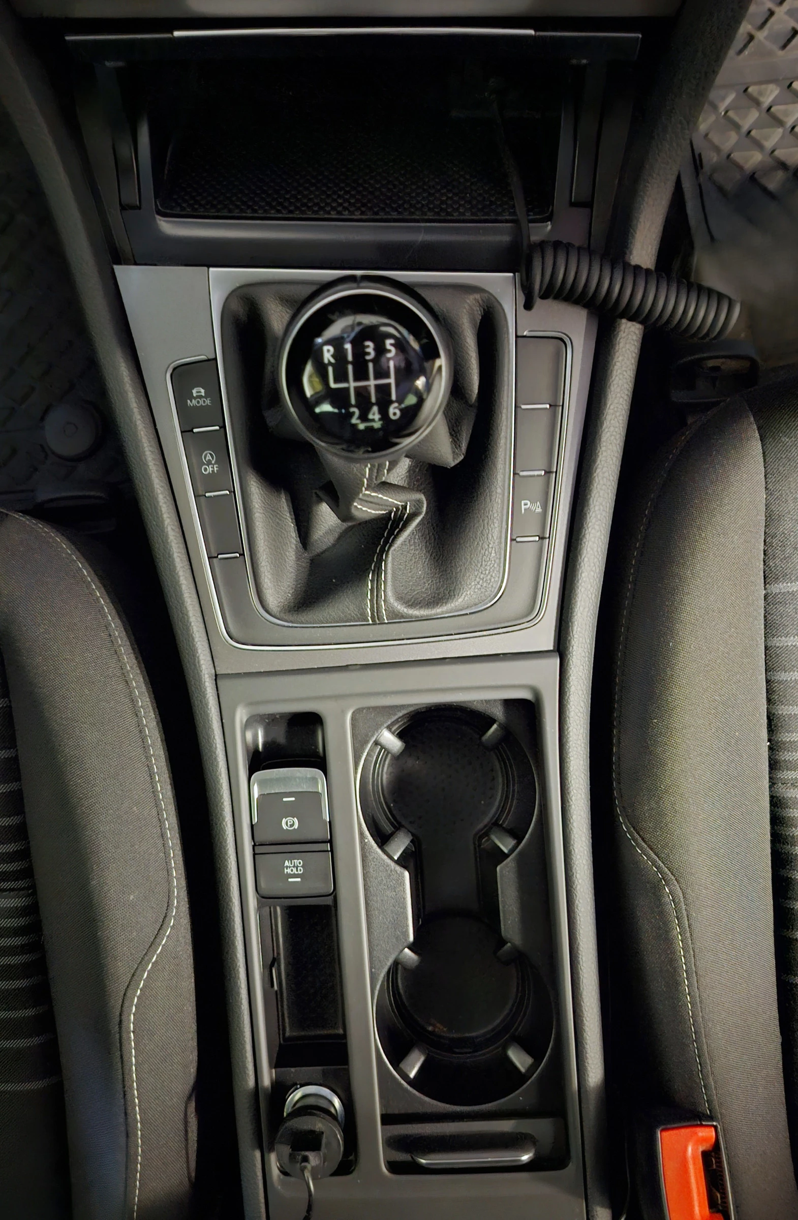 VW Golf 2.0 TDI, снимка 17 - Автомобили и джипове - 54900303