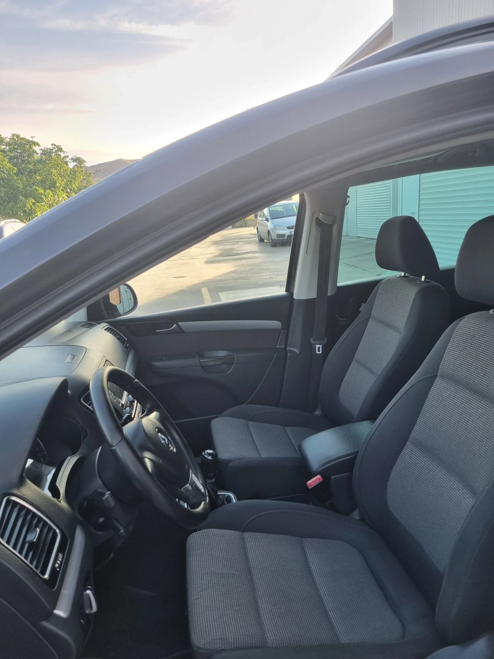VW Sharan 2.0tdi 140коня 7 местен, снимка 11 - Автомобили и джипове - 55015800