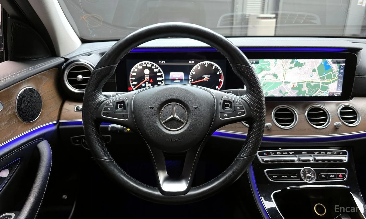 Mercedes-Benz E 300 ДИГИТАЛНО* ТАБЛО* ОБДУХВАНЕ* 360КАМЕРА* ХЕДЪП* , снимка 9 - Автомобили и джипове - 55467982