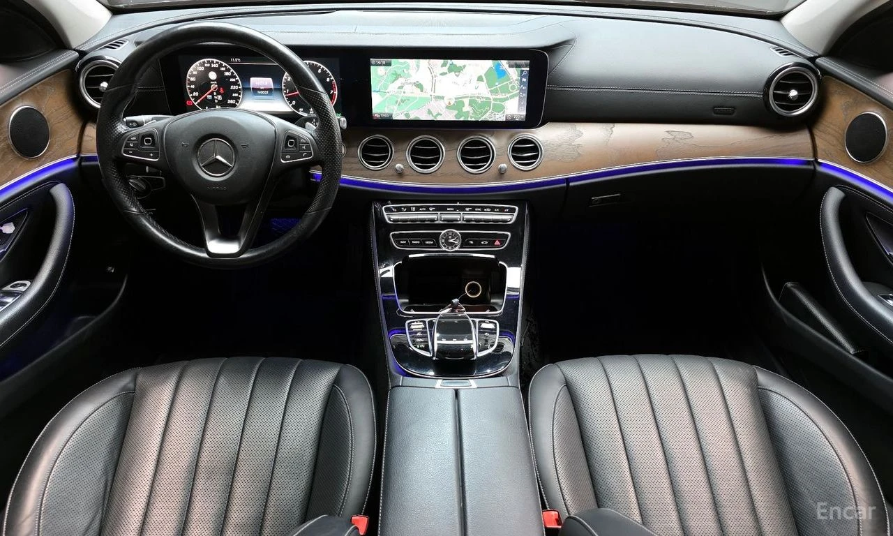 Mercedes-Benz E 300 ДИГИТАЛНО* ТАБЛО* ОБДУХВАНЕ* 360КАМЕРА* ХЕДЪП* , снимка 8 - Автомобили и джипове - 55467982