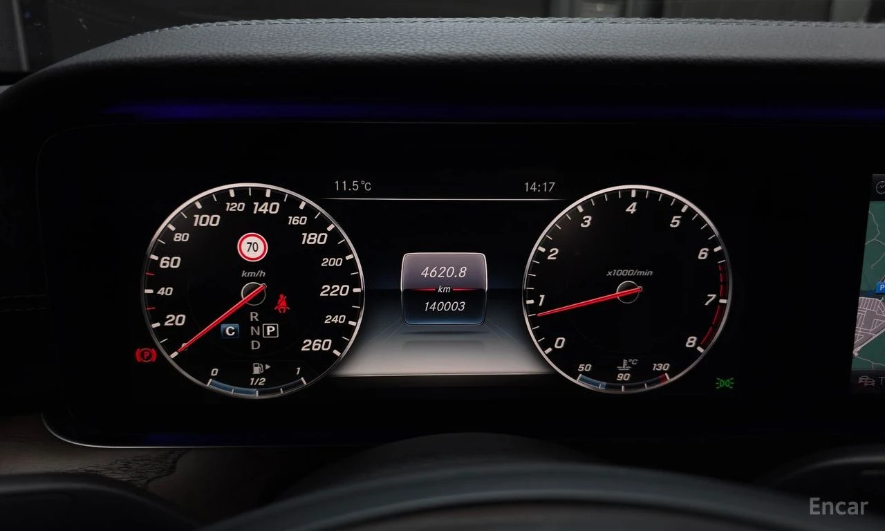 Mercedes-Benz E 300 ДИГИТАЛНО* ТАБЛО* ОБДУХВАНЕ* 360КАМЕРА* ХЕДЪП* , снимка 13 - Автомобили и джипове - 55467982