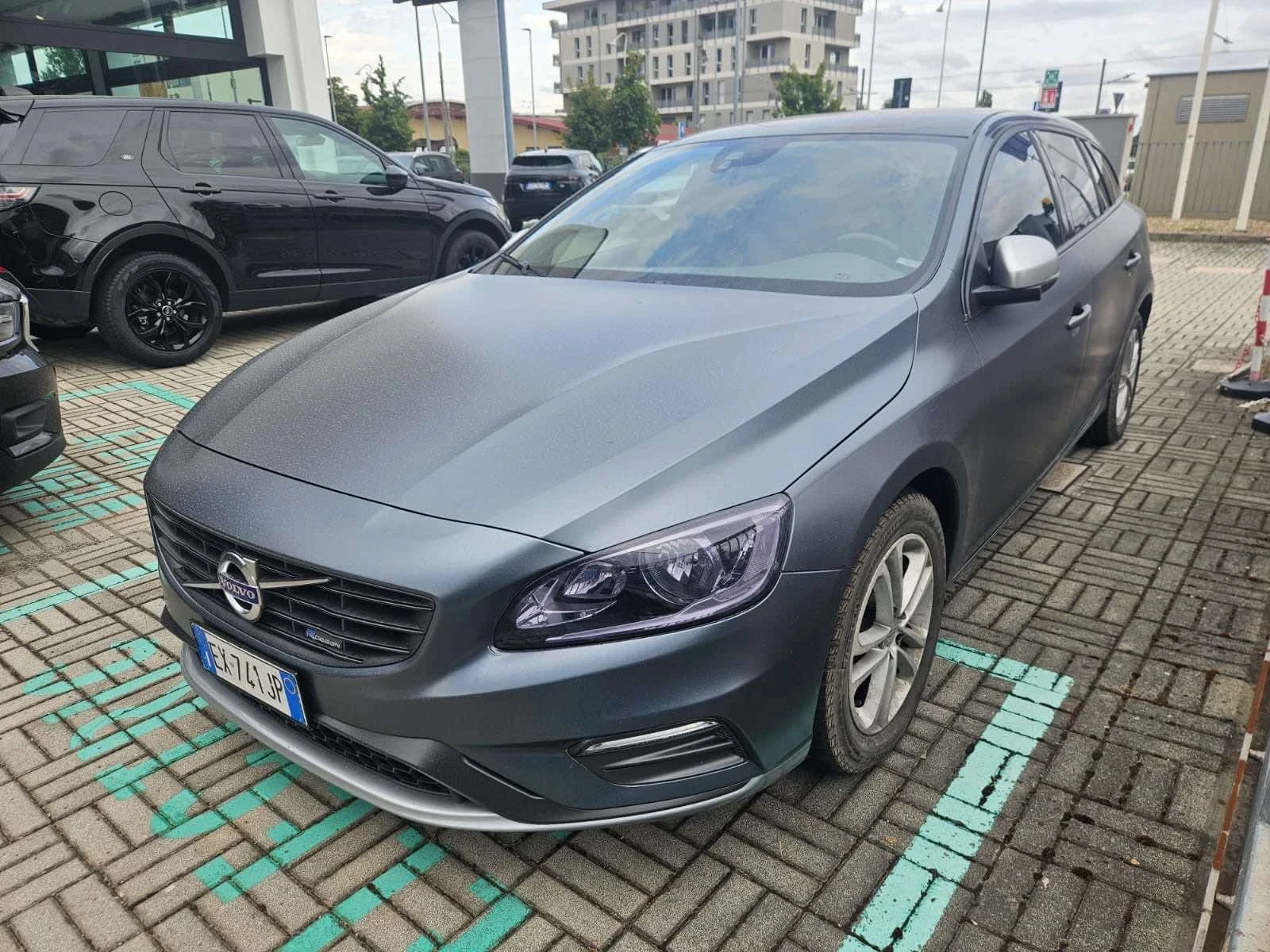Volvo V60 D3 136 R design , снимка 7 - Автомобили и джипове - 55805456